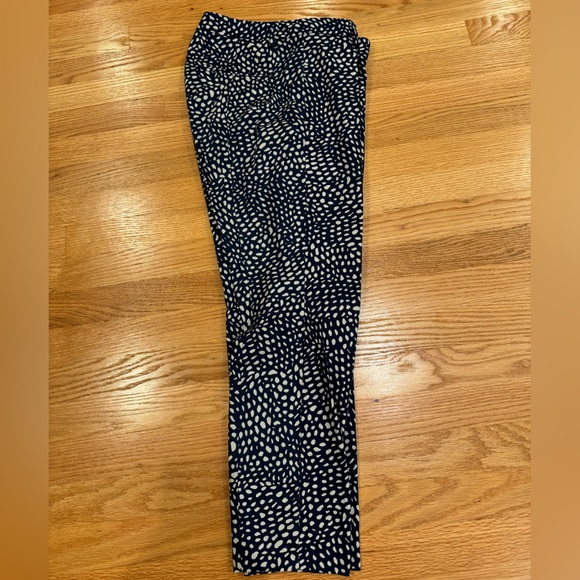 GAP slim cropped pants, size 6, stretch cotton, blue and white pattern. - Picture 2 of 5